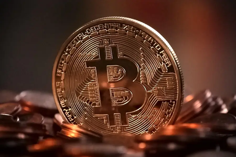 Bitcoin ETFs impulsionam adoção institucional para US$ 100 mil