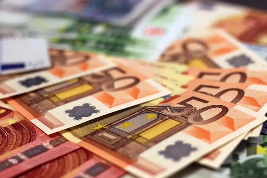 Euro digital avança com aliança de 37 bancos europeus