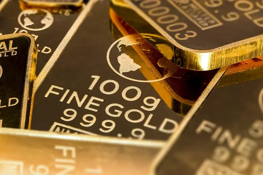 Índia eleva taxas sobre ouro para conter queda da rúpia