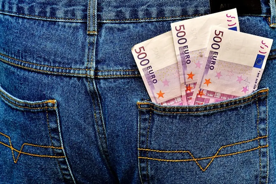 Tesouros dos EUA caem com apostas em juros altos até 2027