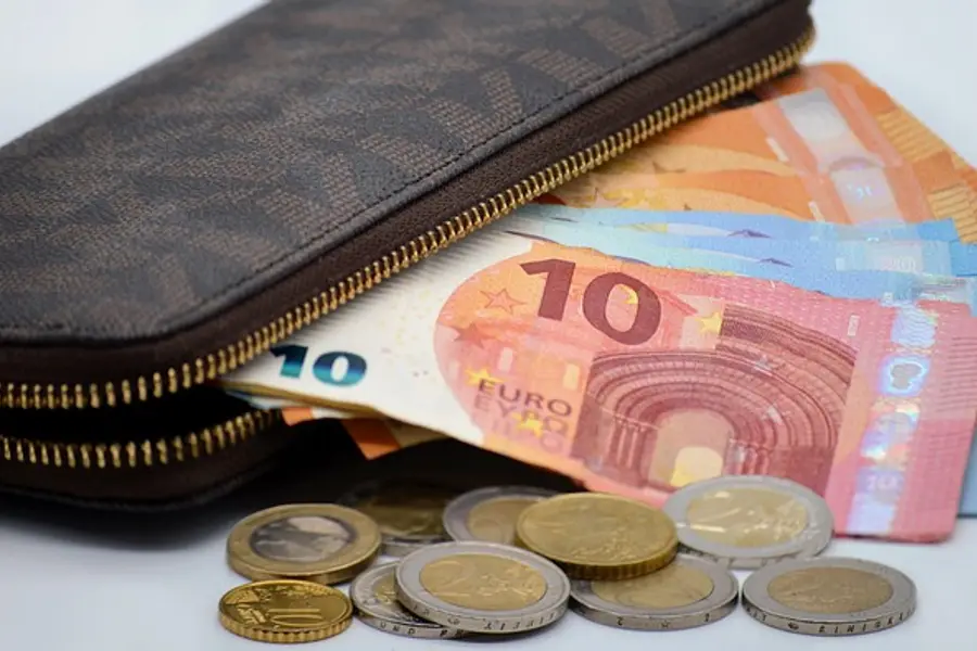 Inflação nos EUA pressiona dólar e juros no Brasil